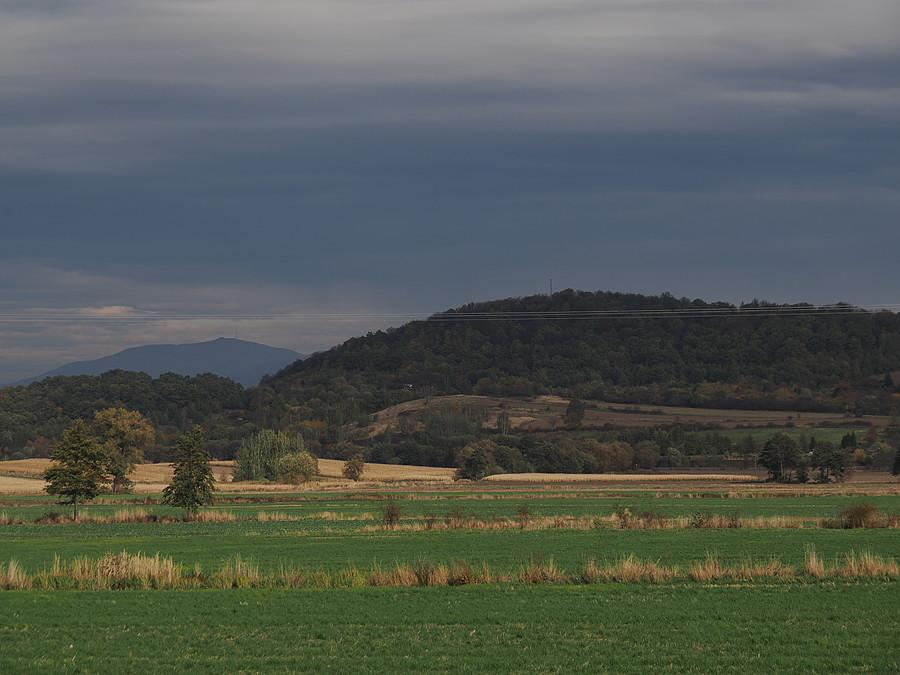 Panek (Góra Parkowa - Holimberek) 455 m.n.p.m i Ślęża w tle 718 m.n.p.m
