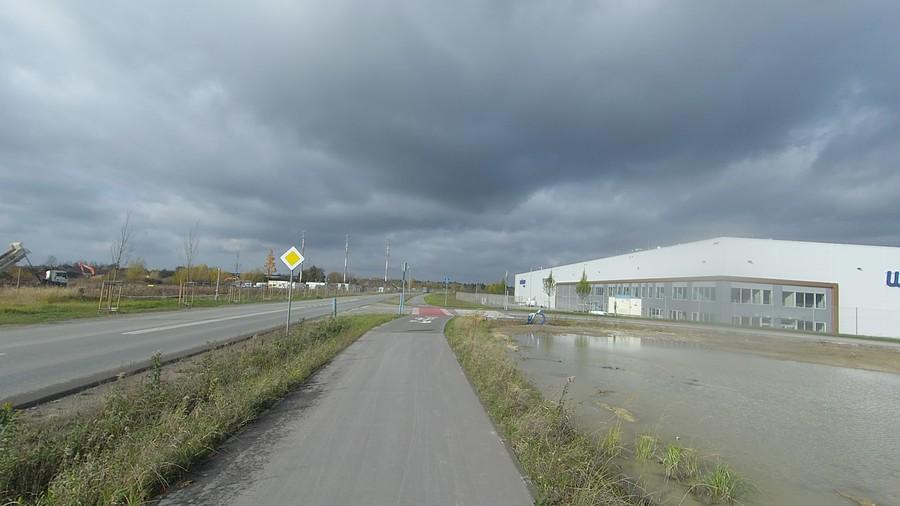 Nowa hala Cargo przy lotnisku od Kinetycznej