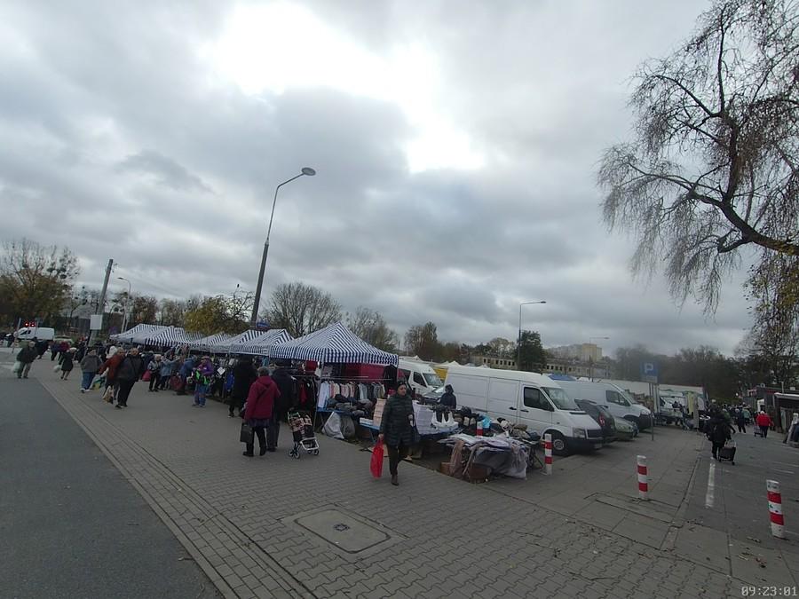 Relikt transformacji gospodarczej, bazar na Wolumenie