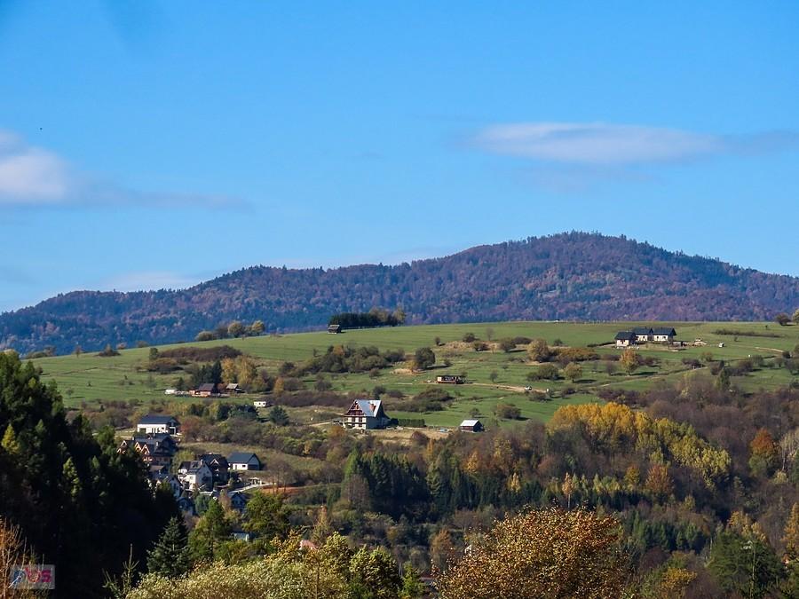 Widok z okna - w oddali wzniesienia Dzwonkówki