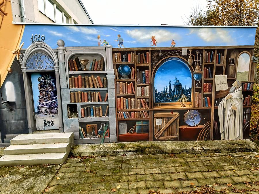 Biblioteka jak żywa.