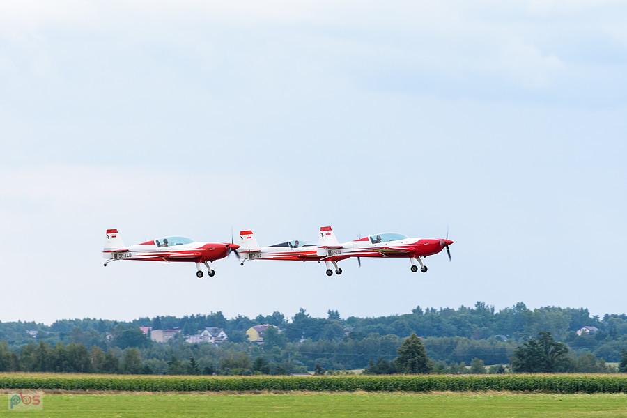 Extra 330 LC #SP-TLA - pilot Adam Labus, #SP-TLB - Sebastian Nowicki, #SP-TLC - Łukasz Świderski