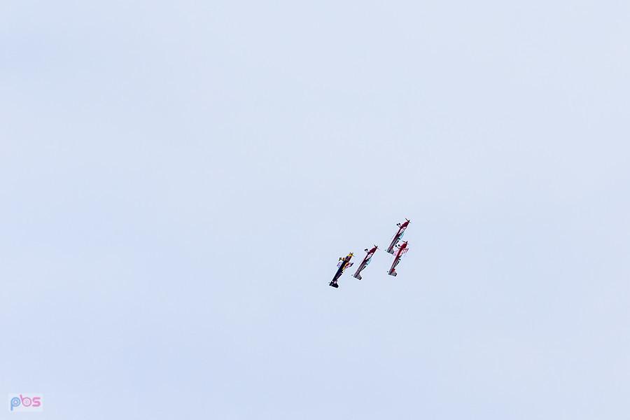 Extra 330 LC #SP-TLA, #SP-TLB - #SP-TLC - grupa Firebirds oraz Zivko Edge 540T #SP-YLC - Łukasz Czepiela
