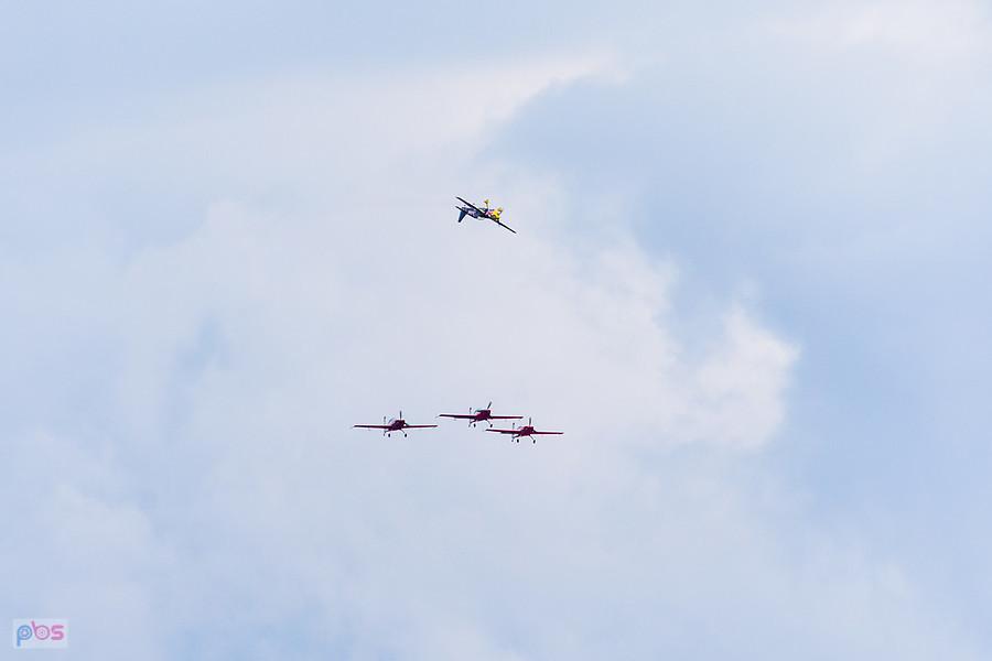 Extra 330 LC #SP-TLA, #SP-TLB - #SP-TLC - grupa Firebirds oraz Zivko Edge 540T #SP-YLC - Łukasz Czepiela