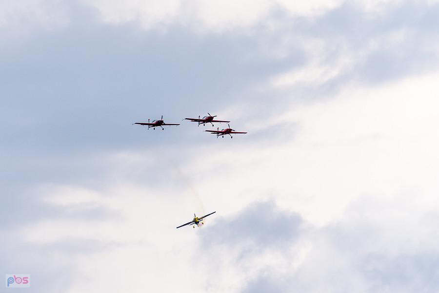 Extra 330 LC #SP-TLA, #SP-TLB - #SP-TLC - grupa Firebirds oraz Zivko Edge 540T #SP-YLC - Łukasz Czepiela