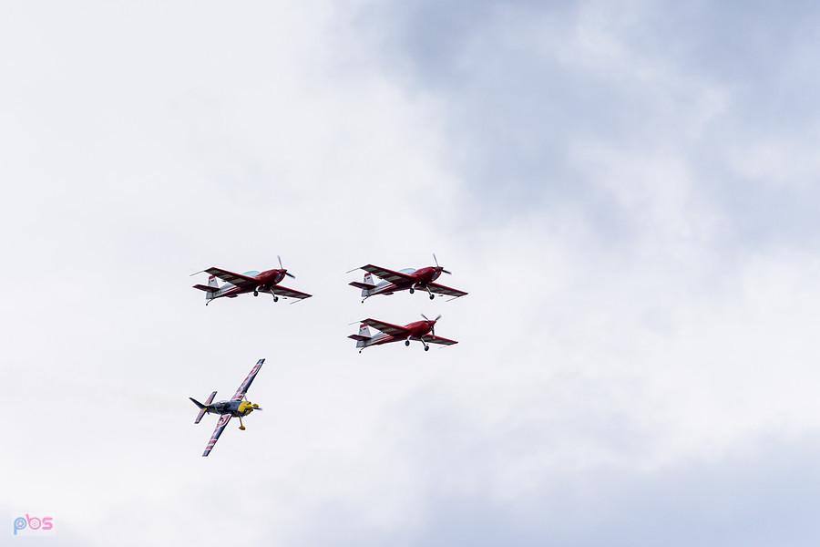 Extra 330 LC #SP-TLA, #SP-TLB - #SP-TLC - grupa Firebirds oraz Zivko Edge 540T #SP-YLC - Łukasz Czepiela