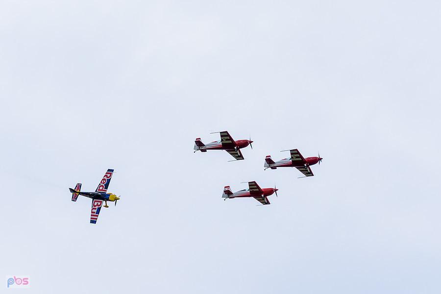 Extra 330 LC #SP-TLA, #SP-TLB - #SP-TLC - grupa Firebirds oraz Zivko Edge 540T #SP-YLC - Łukasz Czepiela