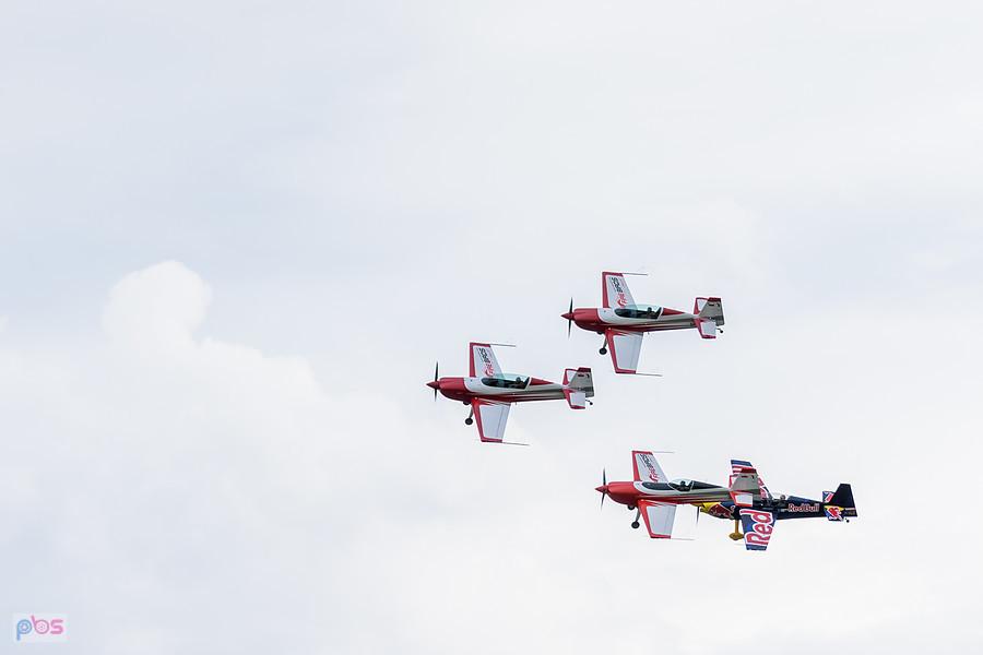Extra 330 LC #SP-TLA, #SP-TLB - #SP-TLC - grupa Firebirds oraz Zivko Edge 540T #SP-YLC - Łukasz Czepiela