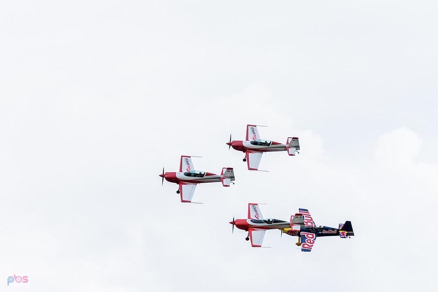 Extra 330 LC #SP-TLA, #SP-TLB - #SP-TLC - grupa Firebirds oraz Zivko Edge 540T #SP-YLC - Łukasz Czepiela