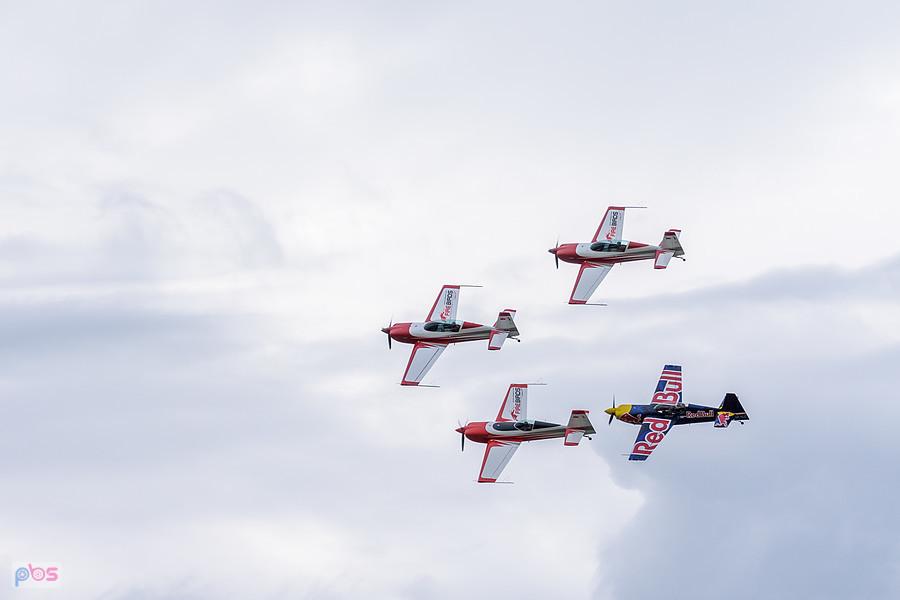 Extra 330 LC #SP-TLA, #SP-TLB - #SP-TLC - grupa Firebirds oraz Zivko Edge 540T #SP-YLC - Łukasz Czepiela