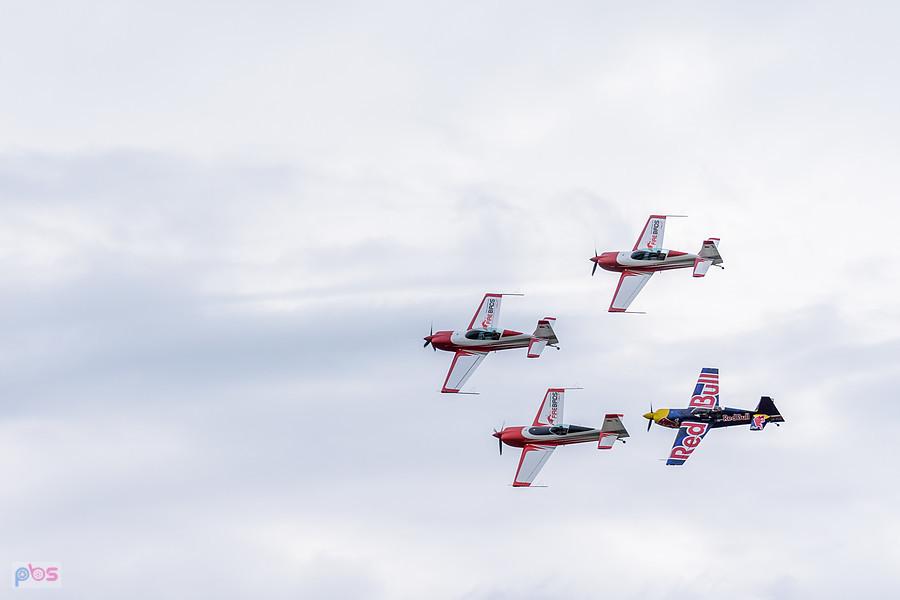 Extra 330 LC #SP-TLA, #SP-TLB - #SP-TLC - grupa Firebirds oraz Zivko Edge 540T #SP-YLC - Łukasz Czepiela