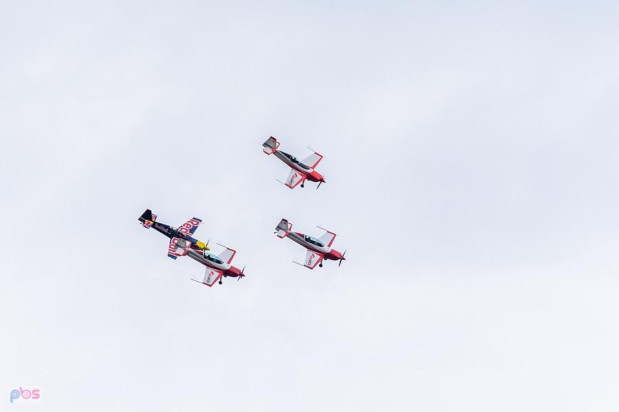 Extra 330 LC #SP-TLA, #SP-TLB - #SP-TLC - grupa Firebirds oraz Zivko Edge 540T #SP-YLC - Łukasz Czepiela