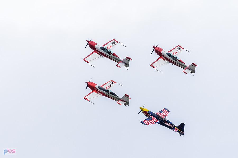 Extra 330 LC #SP-TLA, #SP-TLB - #SP-TLC - grupa Firebirds oraz Zivko Edge 540T #SP-YLC - Łukasz Czepiela