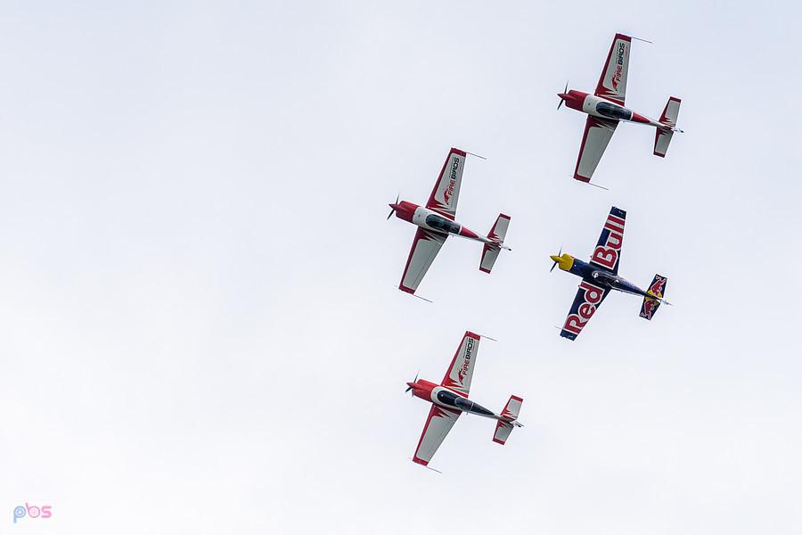 Extra 330 LC #SP-TLA, #SP-TLB - #SP-TLC - grupa Firebirds oraz Zivko Edge 540T #SP-YLC - Łukasz Czepiela