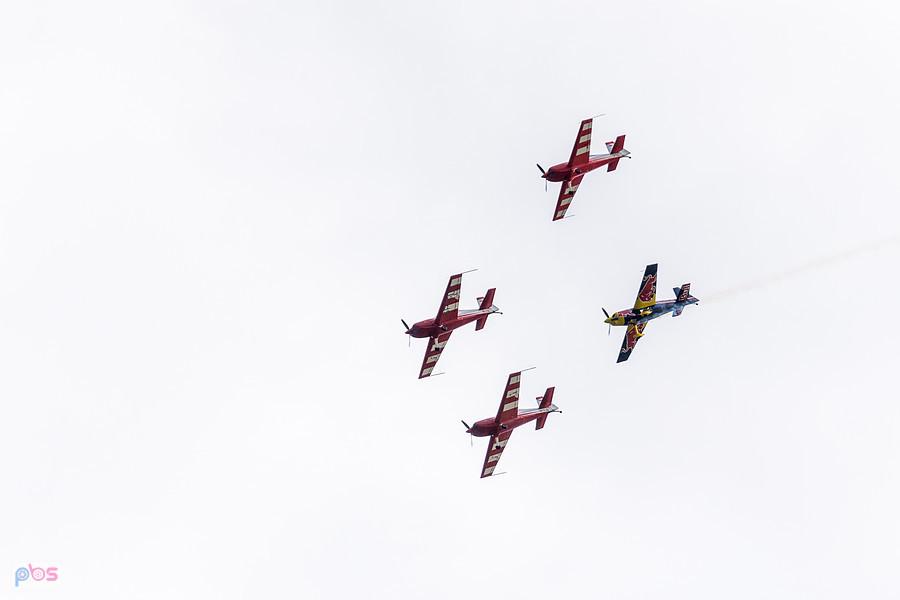 Extra 330 LC #SP-TLA, #SP-TLB - #SP-TLC - grupa Firebirds oraz Zivko Edge 540T #SP-YLC - Łukasz Czepiela