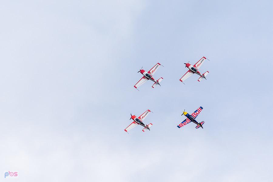 Extra 330 LC #SP-TLA, #SP-TLB - #SP-TLC - grupa Firebirds oraz Zivko Edge 540T #SP-YLC - Łukasz Czepiela