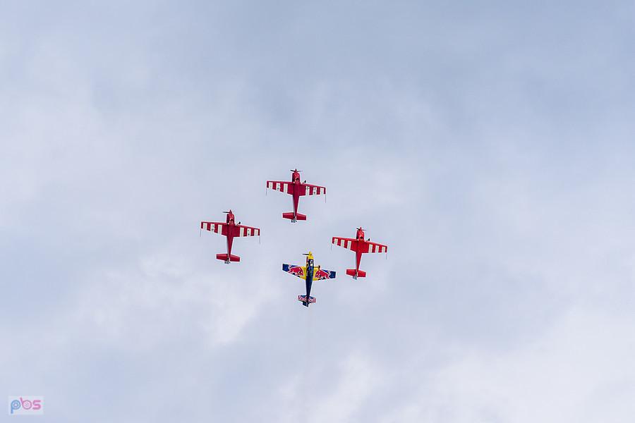 Extra 330 LC #SP-TLA, #SP-TLB - #SP-TLC - grupa Firebirds oraz Zivko Edge 540T #SP-YLC - Łukasz Czepiela