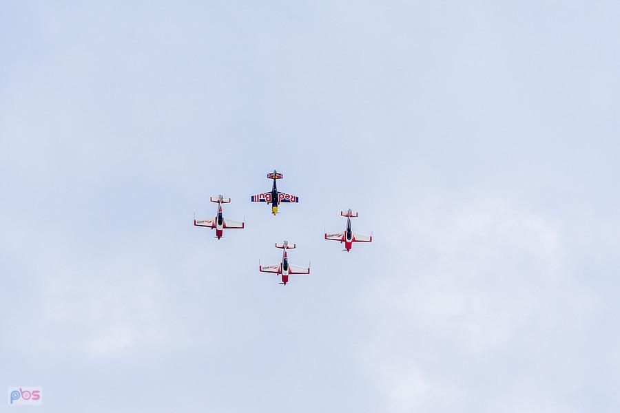 Extra 330 LC #SP-TLA, #SP-TLB - #SP-TLC - grupa Firebirds oraz Zivko Edge 540T #SP-YLC - Łukasz Czepiela