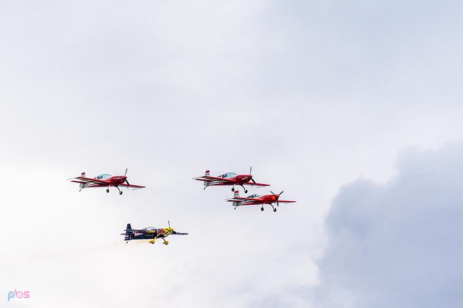 Extra 330 LC #SP-TLA, #SP-TLB - #SP-TLC - grupa Firebirds oraz Zivko Edge 540T #SP-YLC - Łukasz Czepiela