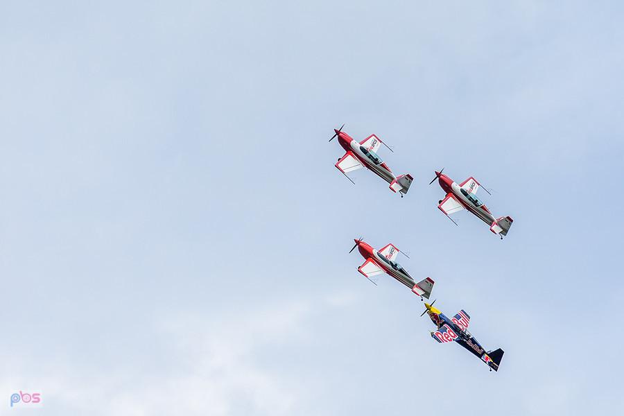 Extra 330 LC #SP-TLA, #SP-TLB - #SP-TLC - grupa Firebirds oraz Zivko Edge 540T #SP-YLC - Łukasz Czepiela