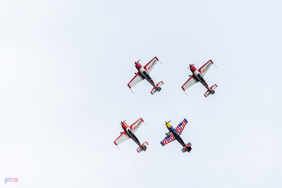 Extra 330 LC #SP-TLA, #SP-TLB - #SP-TLC - grupa Firebirds oraz Zivko Edge 540T #SP-YLC - Łukasz Czepiela