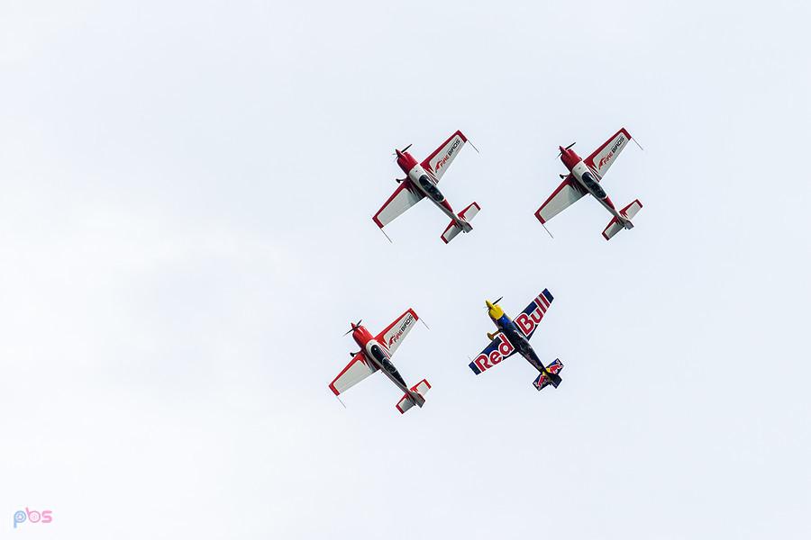Extra 330 LC #SP-TLA, #SP-TLB - #SP-TLC - grupa Firebirds oraz Zivko Edge 540T #SP-YLC - Łukasz Czepiela