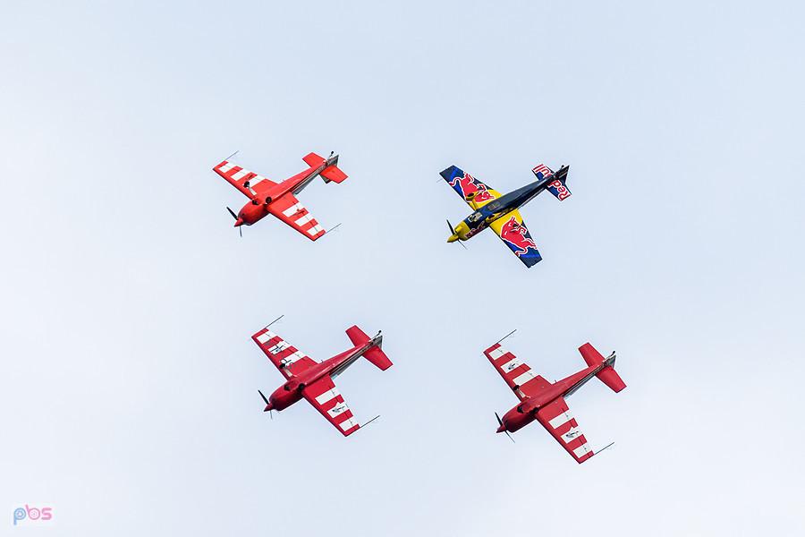 Extra 330 LC #SP-TLA, #SP-TLB - #SP-TLC - grupa Firebirds oraz Zivko Edge 540T #SP-YLC - Łukasz Czepiela