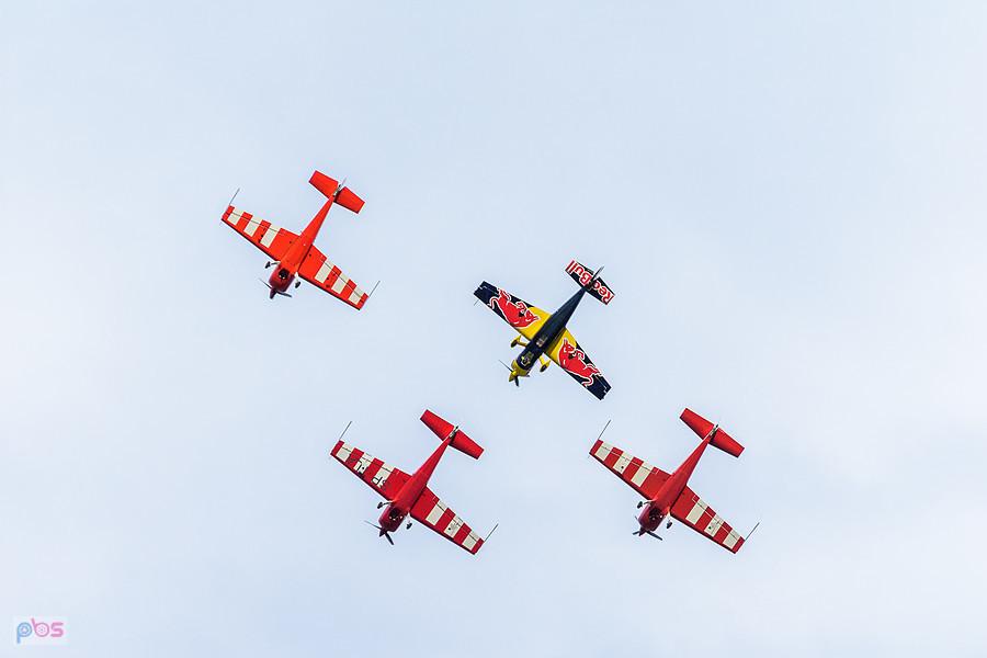 Extra 330 LC #SP-TLA, #SP-TLB - #SP-TLC - grupa Firebirds oraz Zivko Edge 540T #SP-YLC - Łukasz Czepiela