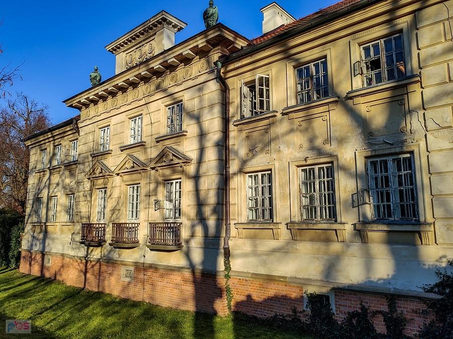 Zachodnia fasada budynku kordegardy pałacowej