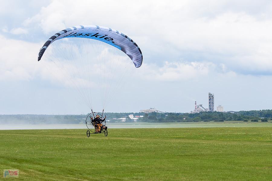 Motoparalotnia - traning przed pokazami AirShow Rudniki na lotnisku Częstochowa-Rudniki