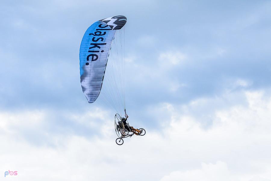 Motoparalotnia - traning przed pokazami AirShow Rudniki na lotnisku Częstochowa-Rudniki