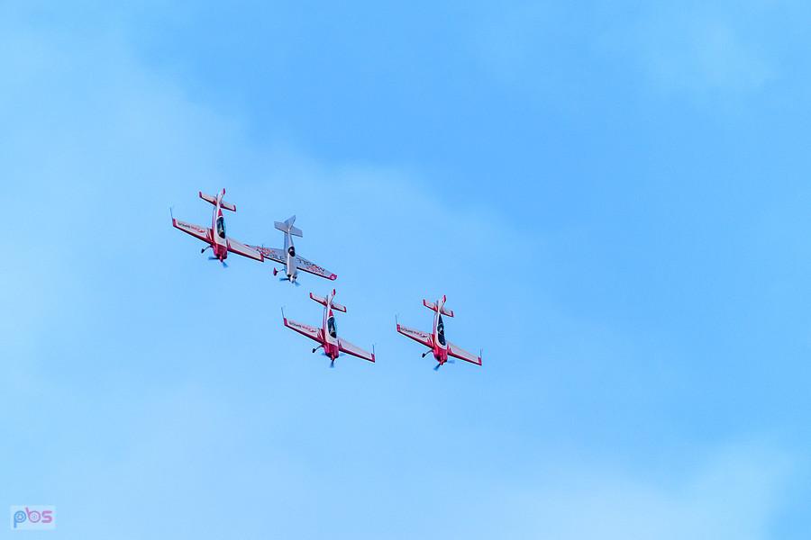 Zivko Edge 540 #N541HA - pilot Łukasz Czepiela oraz grupa Firebirds - Extra 330 LC #SP-TLA - pilot Adam Labus, #SP-TLB - Sebastian Nowicki, #SP-TLC Łukasz Świderski
