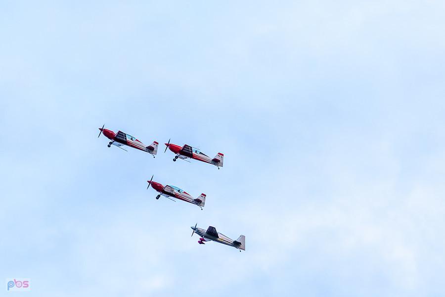 Zivko Edge 540 #N541HA - pilot Łukasz Czepiela oraz grupa Firebirds - Extra 330 LC #SP-TLA - pilot Adam Labus, #SP-TLB - Sebastian Nowicki, #SP-TLC Łukasz Świderski