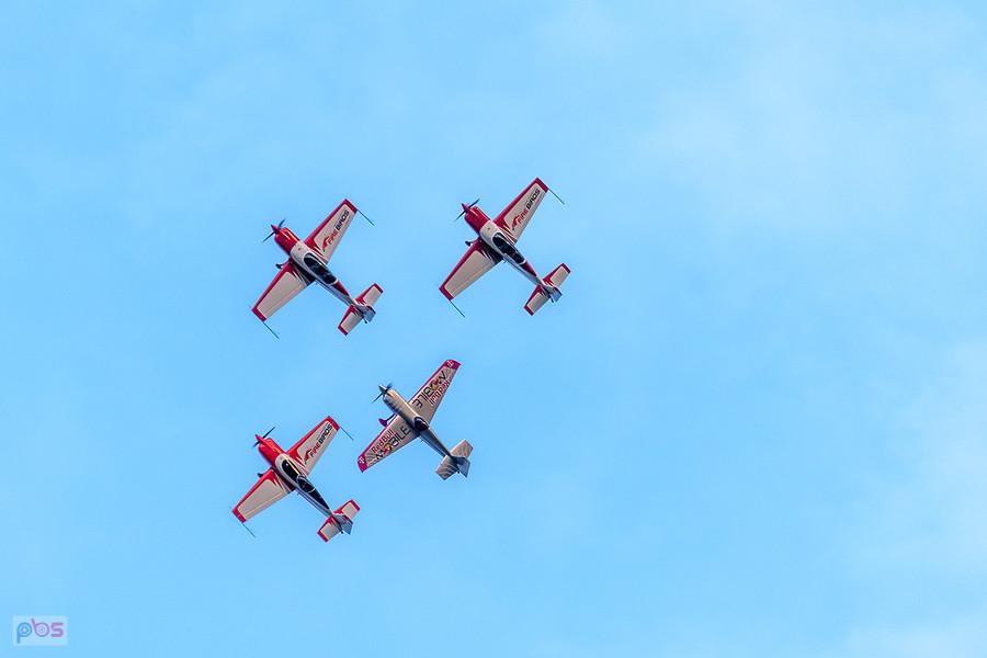 Zivko Edge 540 #N541HA - pilot Łukasz Czepiela oraz grupa Firebirds - Extra 330 LC #SP-TLA - pilot Adam Labus, #SP-TLB - Sebastian Nowicki, #SP-TLC Łukasz Świderski