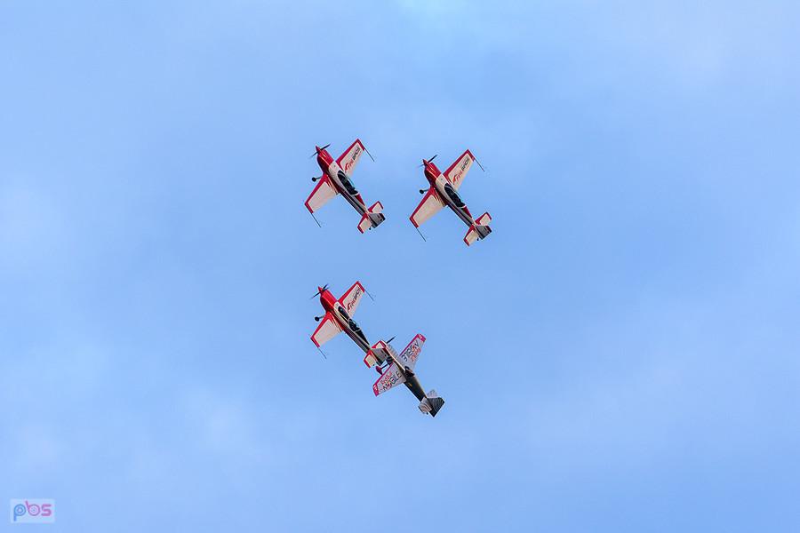 Zivko Edge 540 #N541HA - pilot Łukasz Czepiela oraz grupa Firebirds - Extra 330 LC #SP-TLA - pilot Adam Labus, #SP-TLB - Sebastian Nowicki, #SP-TLC Łukasz Świderski