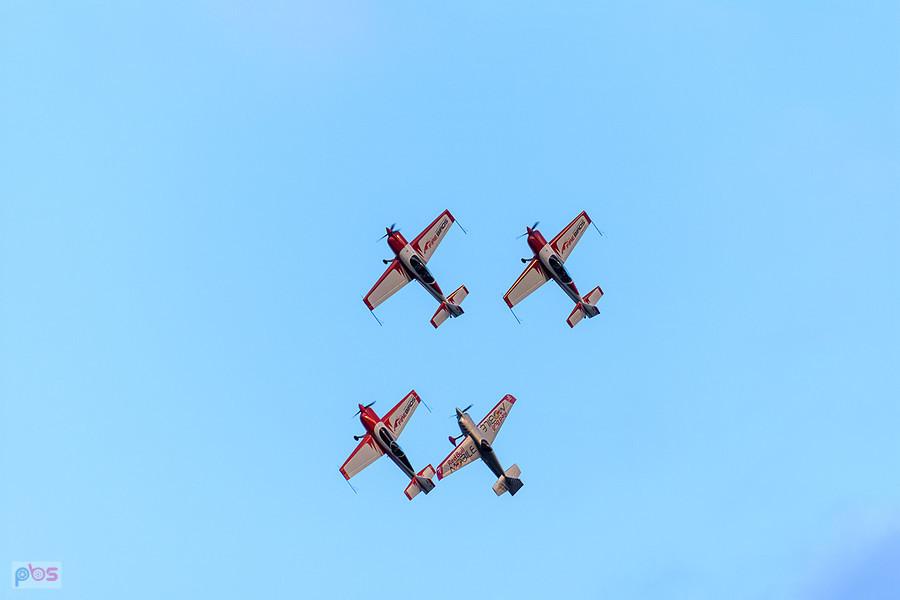 Zivko Edge 540 #N541HA - pilot Łukasz Czepiela oraz grupa Firebirds - Extra 330 LC #SP-TLA - pilot Adam Labus, #SP-TLB - Sebastian Nowicki, #SP-TLC Łukasz Świderski