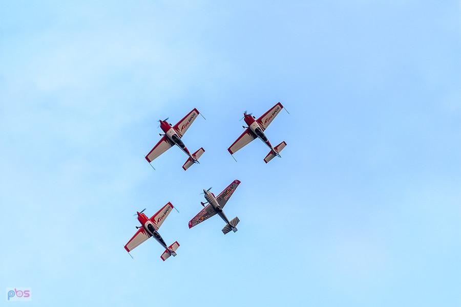 Zivko Edge 540 #N541HA - pilot Łukasz Czepiela oraz grupa Firebirds - Extra 330 LC #SP-TLA - pilot Adam Labus, #SP-TLB - Sebastian Nowicki, #SP-TLC Łukasz Świderski