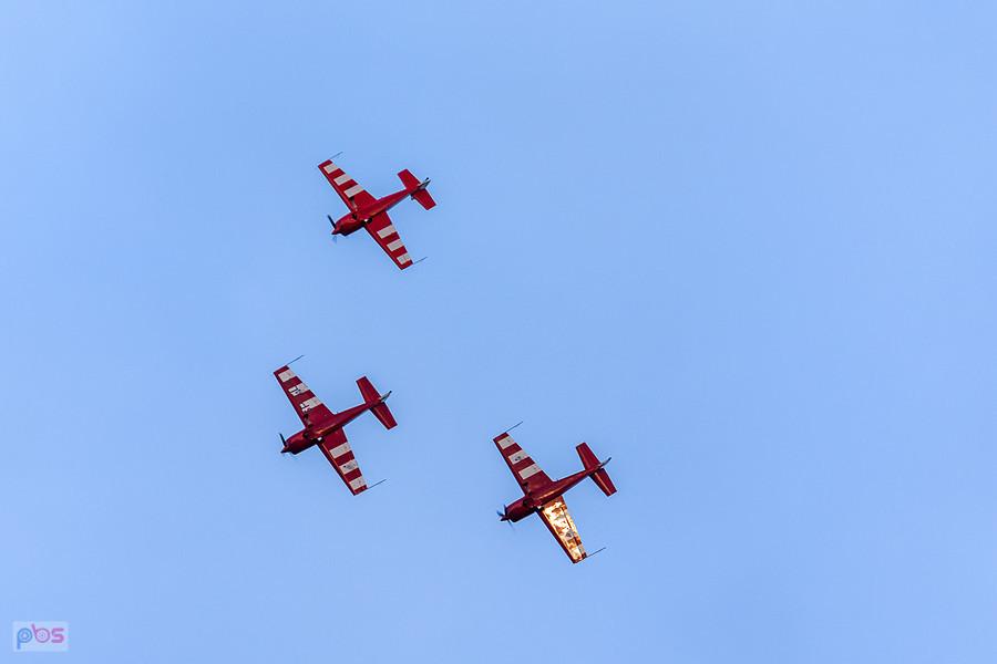 Zivko Edge 540 #N541HA - pilot Łukasz Czepiela oraz grupa Firebirds - Extra 330 LC #SP-TLA - pilot Adam Labus, #SP-TLB - Sebastian Nowicki, #SP-TLC Łukasz Świderski