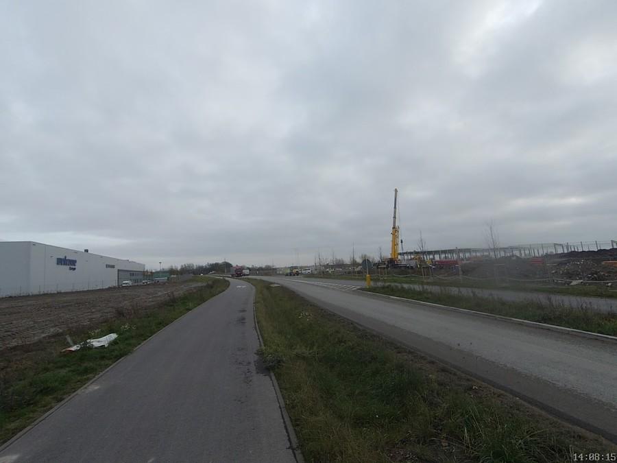 Nowe magazyny cargo przy Kinetycznej