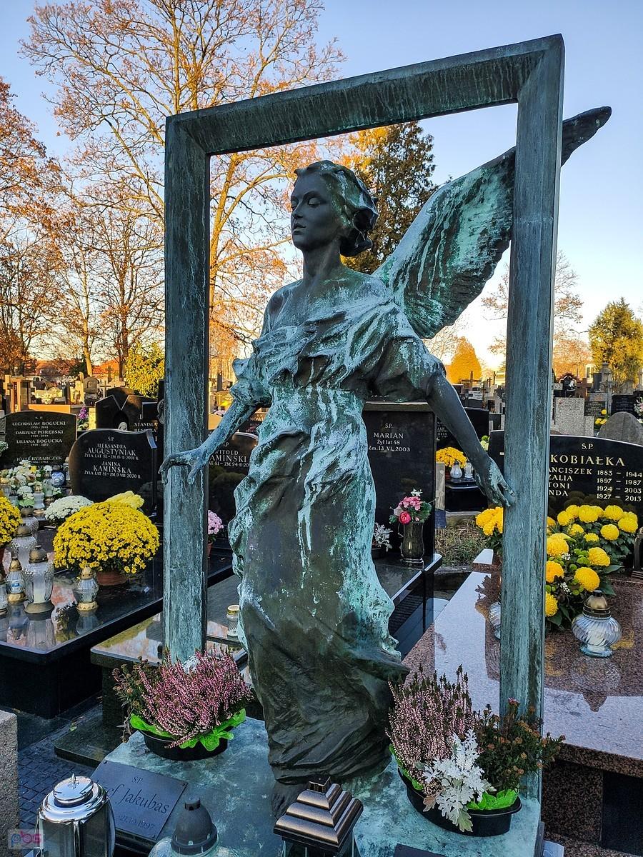 Współczesna rzeźba funeralna