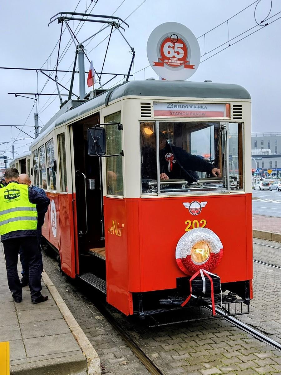 Zabytkowy, częstochowski tramwaj uruchomiony z okazji Narodowego Święta Niepodległości.