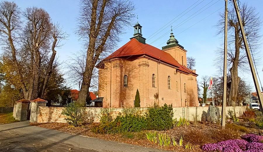 Póżnobarokowy kościół św. Wojciecha w Kaszczorze