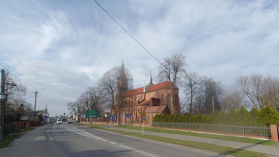 Ulica Warszawska i kościół w Lesznie