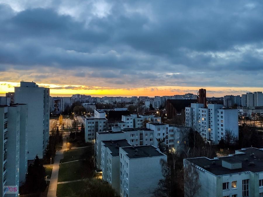Wschód słońca na blokowisku