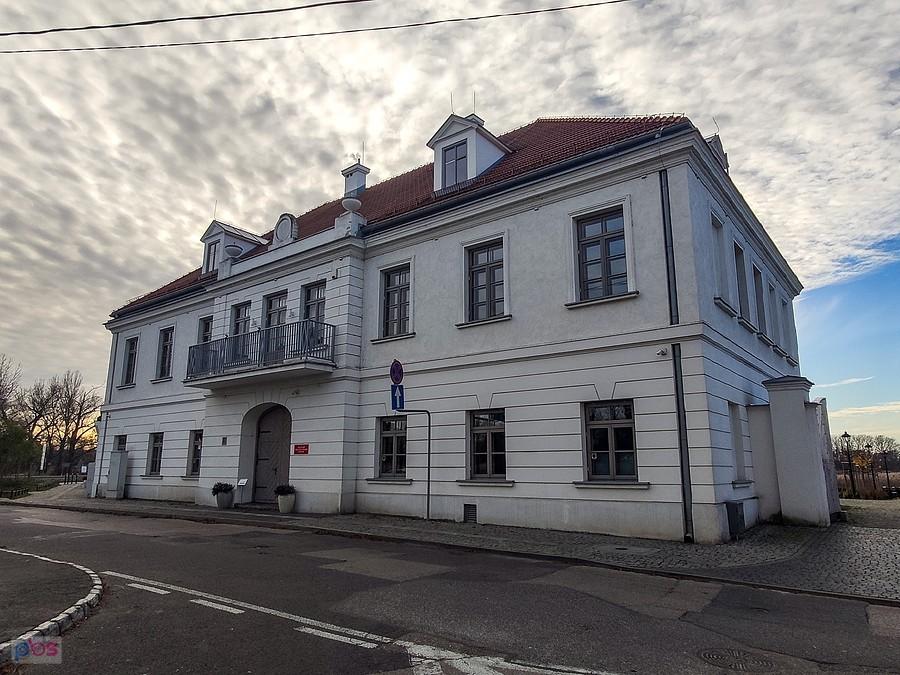 Austeria to obecnie Sala Ślubów USC w Raszynie