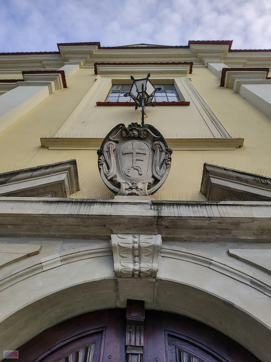 Herb Prus III fundatora kościoła raszyńskiego, Zygmunta Opackiego