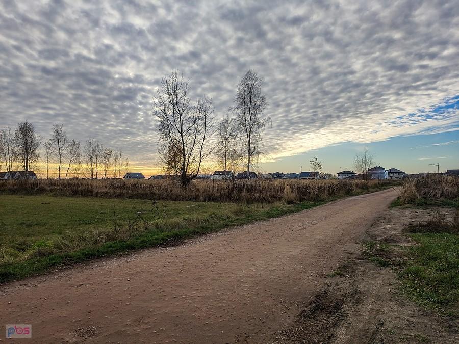 Dawidy Bankowe wiejska droga zwana ul. Bakaliową