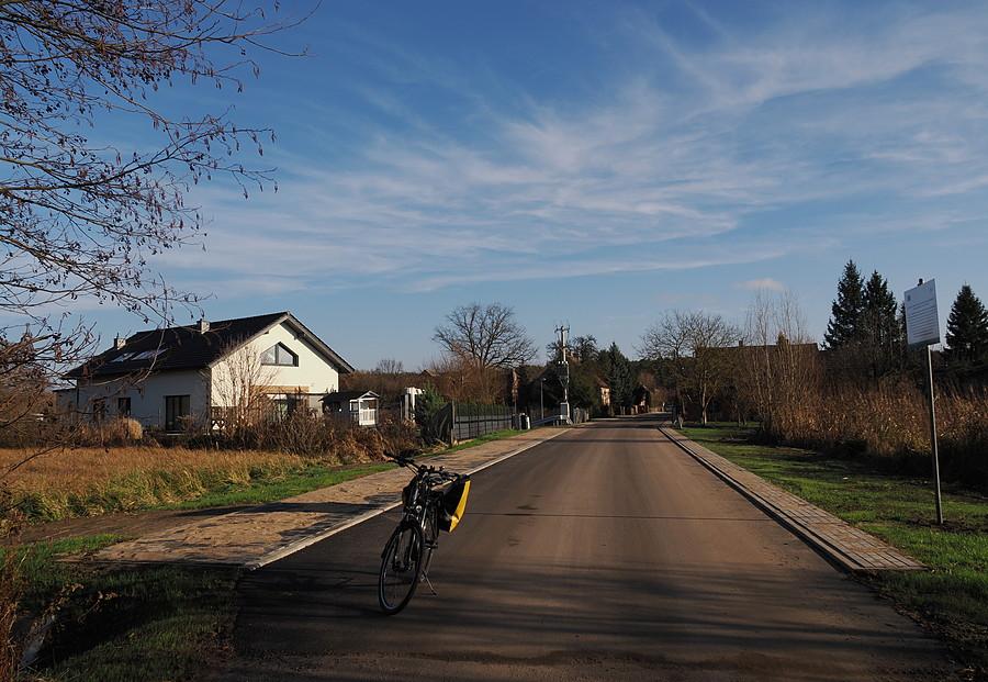 Starościn, ukończona droga przez wieś