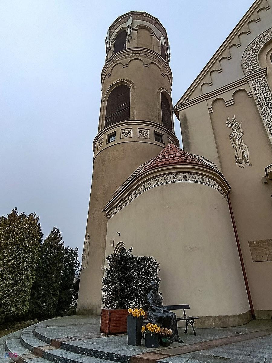 Ławeczka Prymasa Polski Józefa Glempa