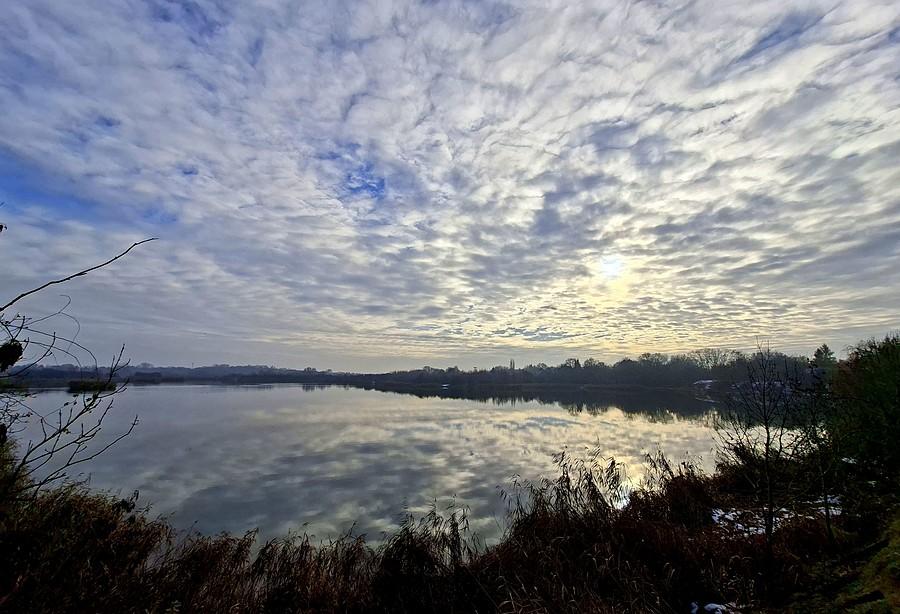 Piękne niebo nad poznańskimi Szachtami